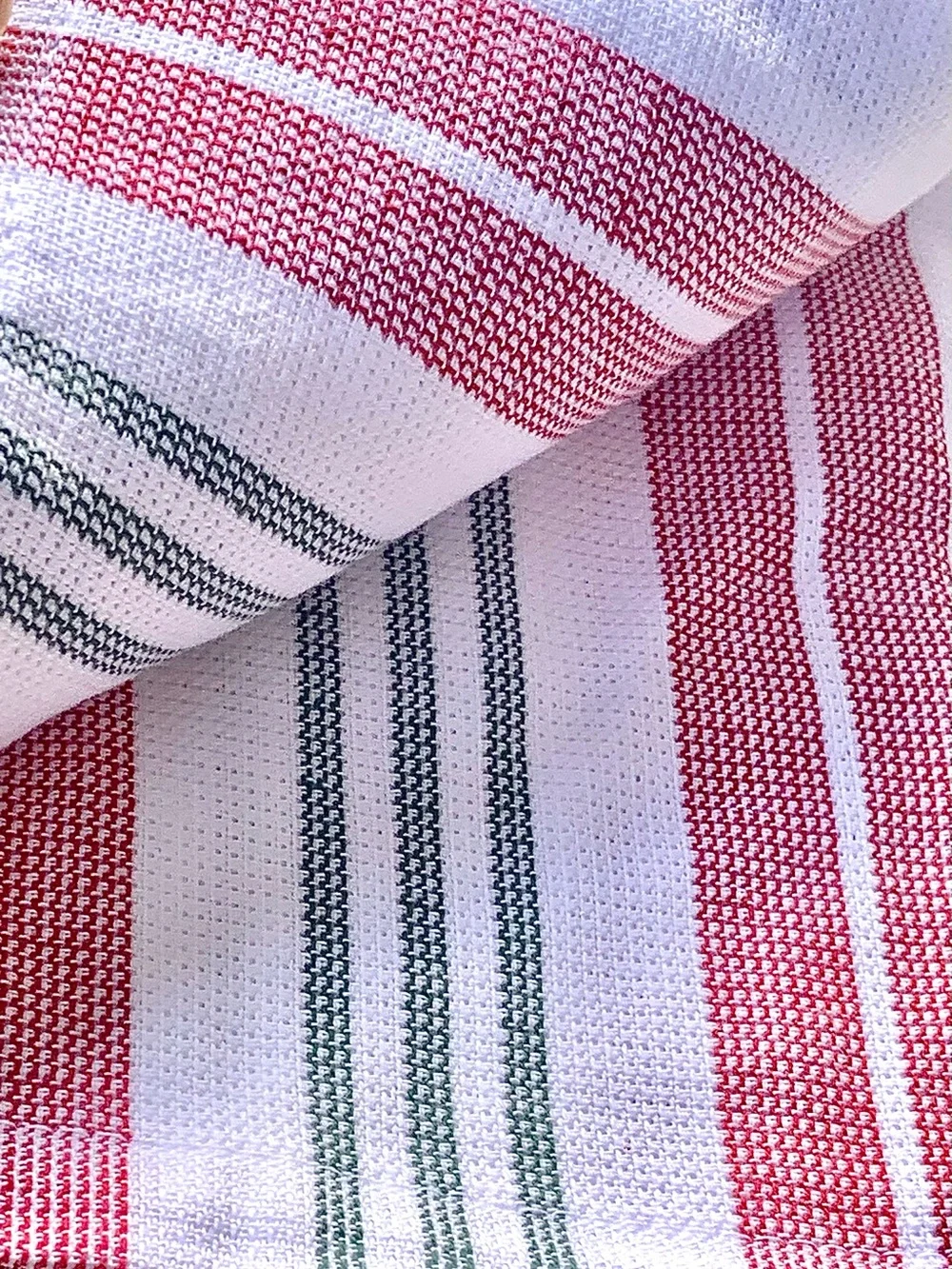ISAAC MIZRAHI NEW YORK SANTA Red & White Holiday Kitchen Towel Set OF 4   NEW